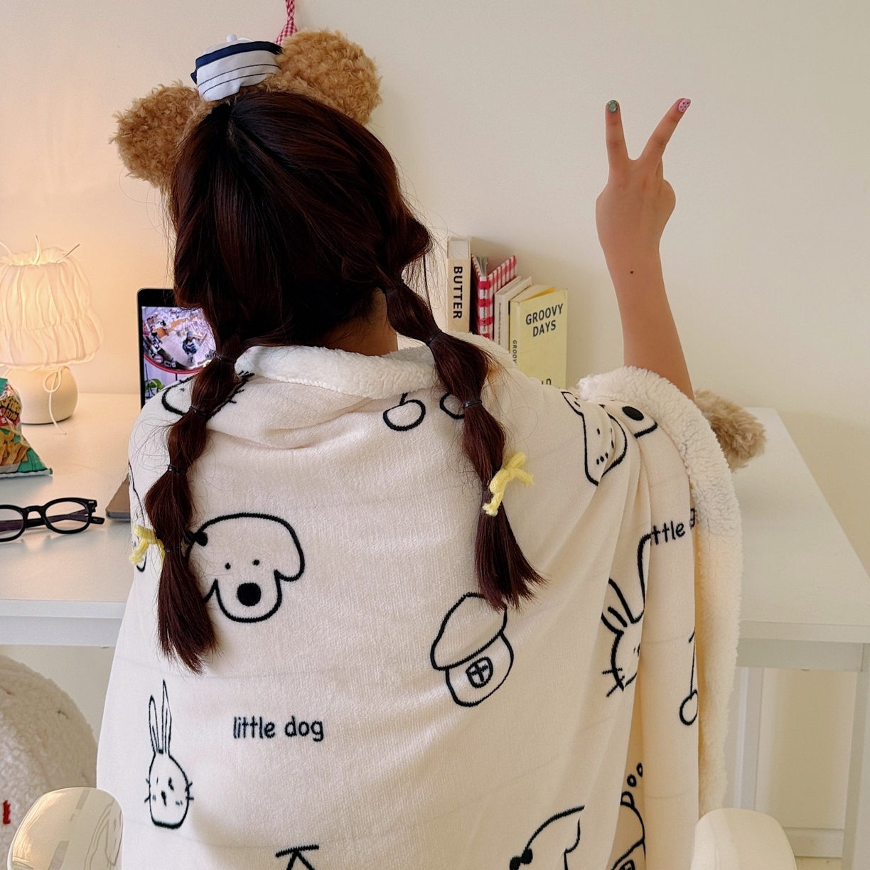 91家纺网 家纺一手货源 找家纺 顾里家纺 2025新款ins韩系少女牛奶羊羔绒盖毯毛毯 线条漫画