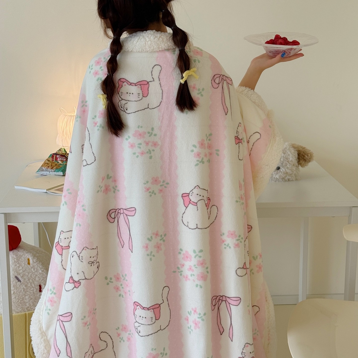 91家纺网 家纺一手货源 找家纺 顾里家纺 2025新款ins韩系少女牛奶羊羔绒盖毯毛毯 丝带碎花猫咪