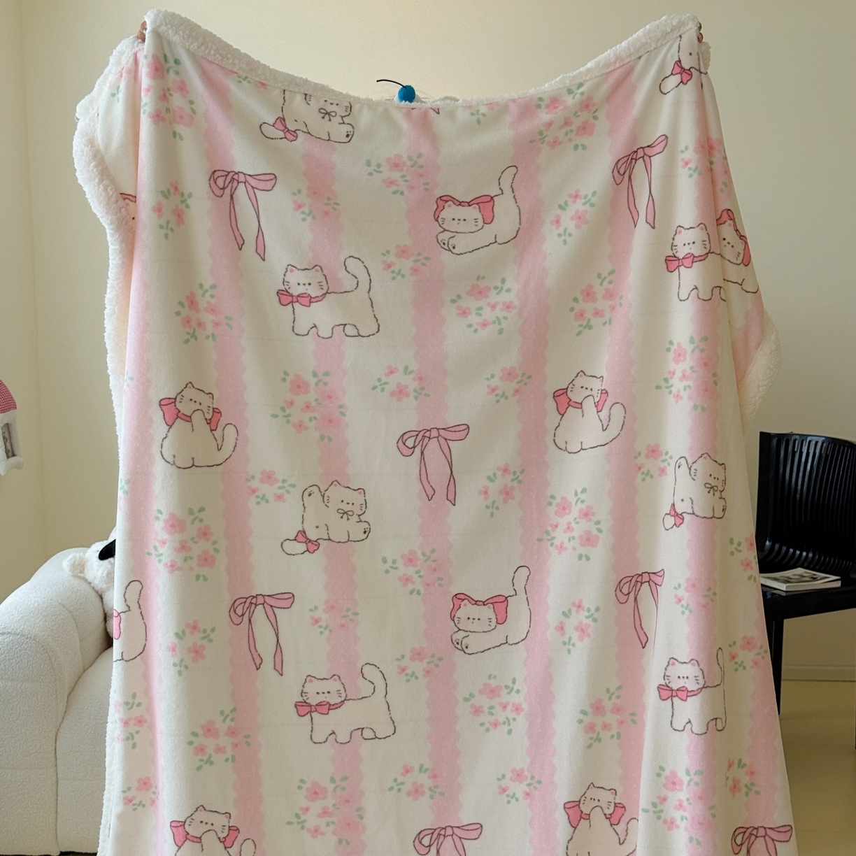 91家纺网 家纺一手货源 找家纺 顾里家纺 2025新款ins韩系少女牛奶羊羔绒盖毯毛毯 丝带碎花猫咪