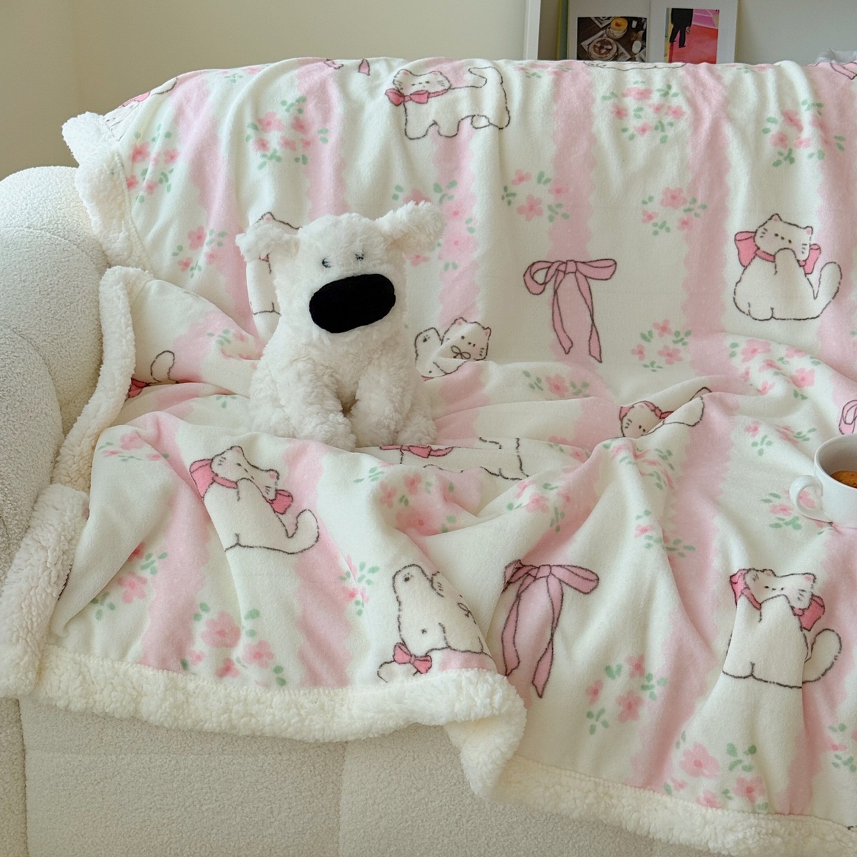 91家纺网 家纺一手货源 找家纺 顾里家纺 2025新款ins韩系少女牛奶羊羔绒盖毯毛毯 丝带碎花猫咪