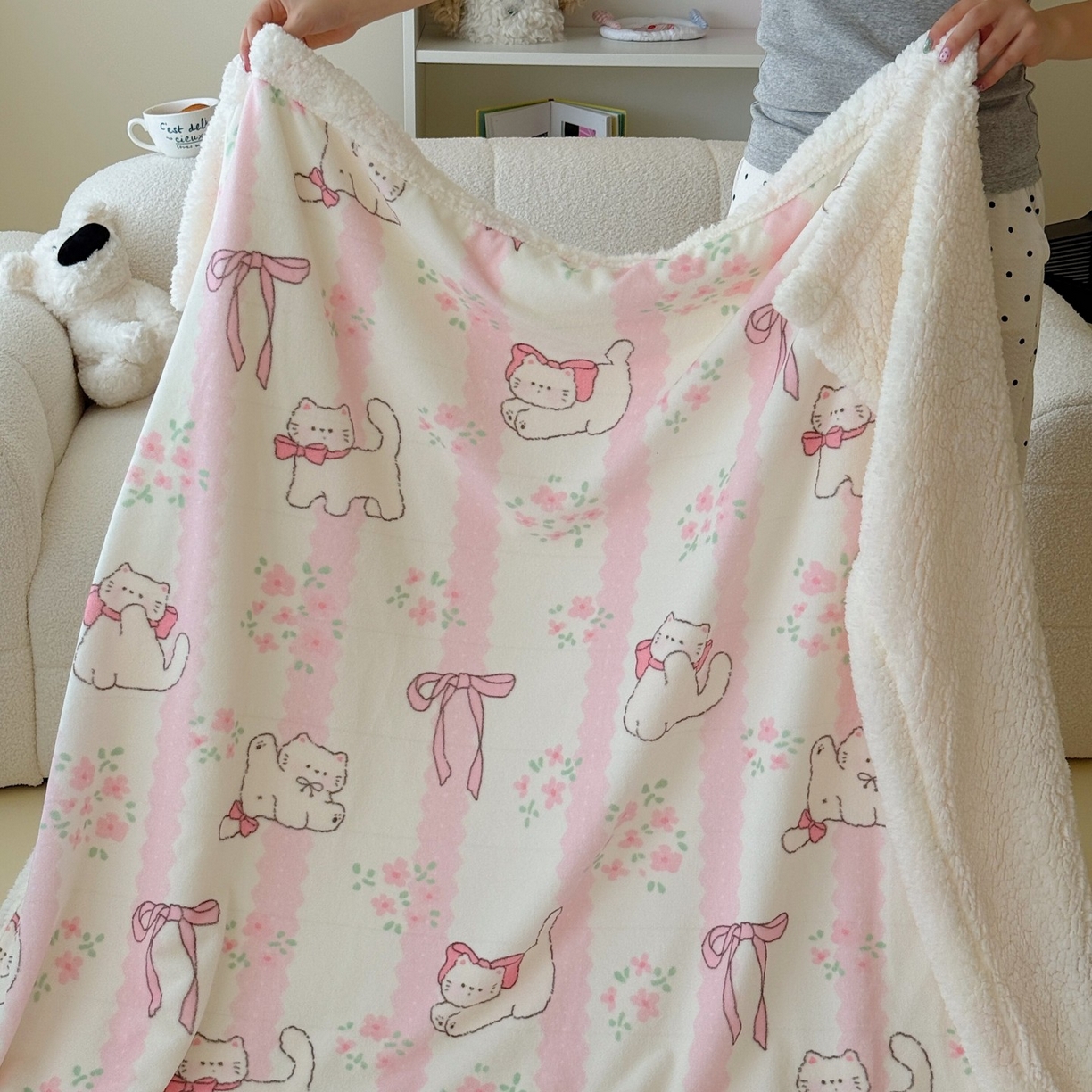 91家纺网 家纺一手货源 找家纺 顾里家纺 2025新款ins韩系少女牛奶羊羔绒盖毯毛毯 丝带碎花猫咪