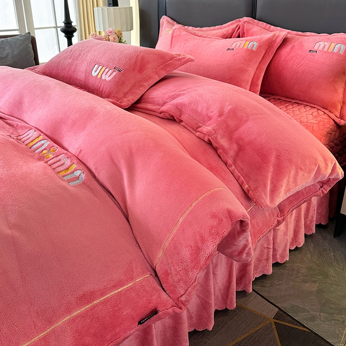 91家纺网 家纺一手货源 找家纺 （总）柏薇 2025新款3D豆豆凉席冰丝席按摩席夏凉席床单床裙款三件套热销款