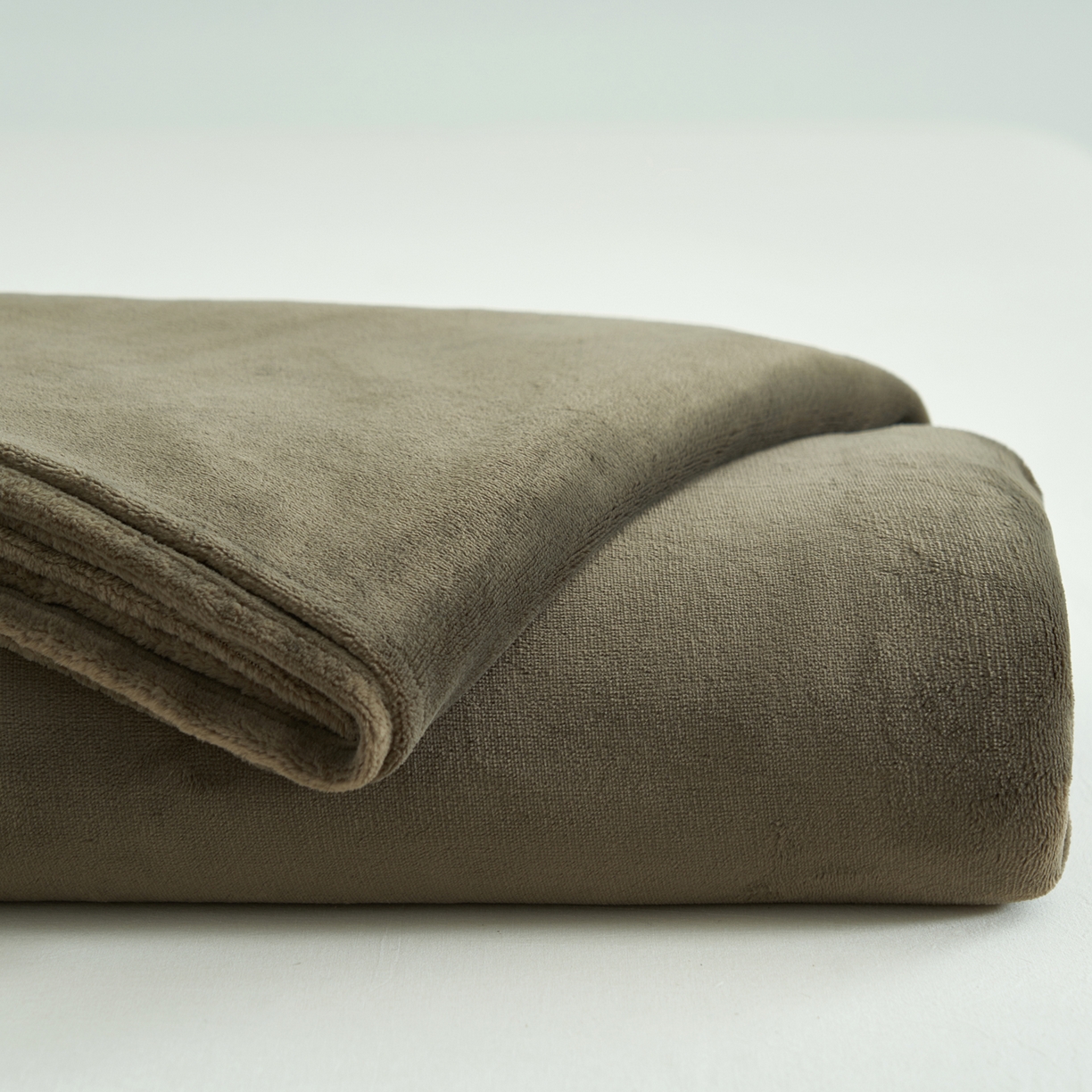 91家纺网 家纺一手货源 找家纺 寐绸家纺 2025新款牛奶绒纯色暖绒床笠 暖绒床笠-暗墨绿