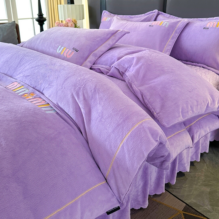 91家纺网 家纺一手货源 找家纺 （总）柏薇 2025新款高克重牛奶绒绣花床盖四件套-缪系列