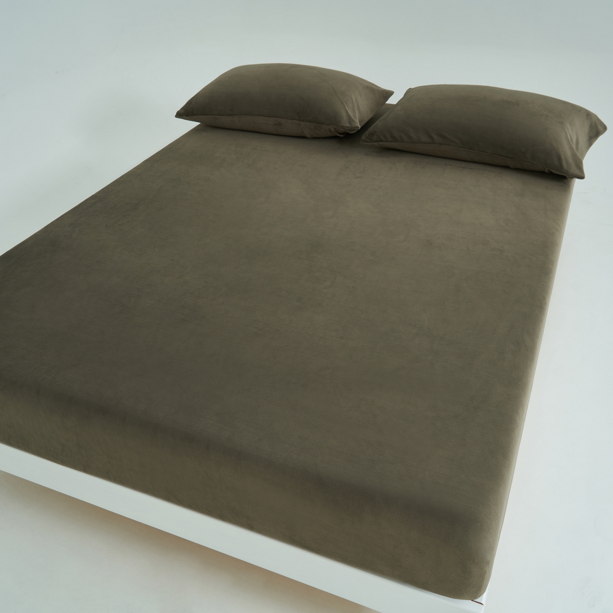 91家纺网 家纺一手货源 找家纺 寐绸家纺 2025新款牛奶绒纯色暖绒床笠 暖绒床笠-暗墨绿