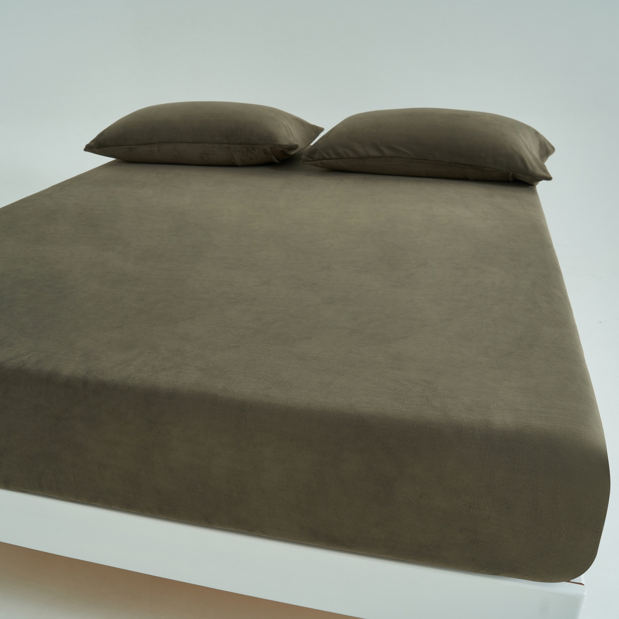 91家纺网 家纺一手货源 找家纺 寐绸家纺 2025新款牛奶绒纯色暖绒床笠 暖绒床笠-暗墨绿