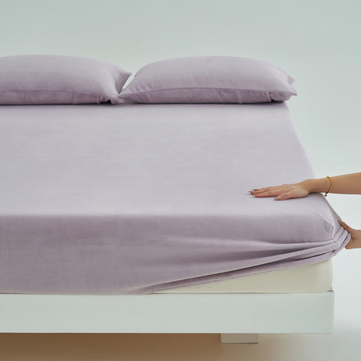 91家纺网 家纺一手货源 找家纺 寐绸家纺 2025新款牛奶绒纯色暖绒床笠 暖绒床笠-淡紫