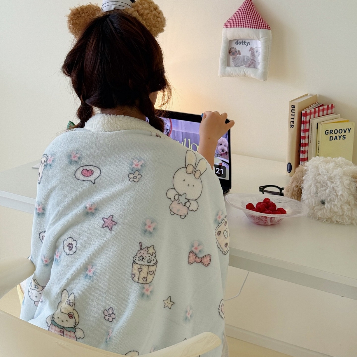 91家纺网 家纺一手货源 找家纺 顾里家纺 2025新款ins韩系少女牛奶羊羔绒盖毯毛毯 碎花甜兔