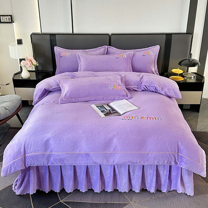 91家纺网 家纺一手货源 找家纺 柏薇 2025新款高克重牛奶绒绣花床盖四件套-缪系列 梦幻紫