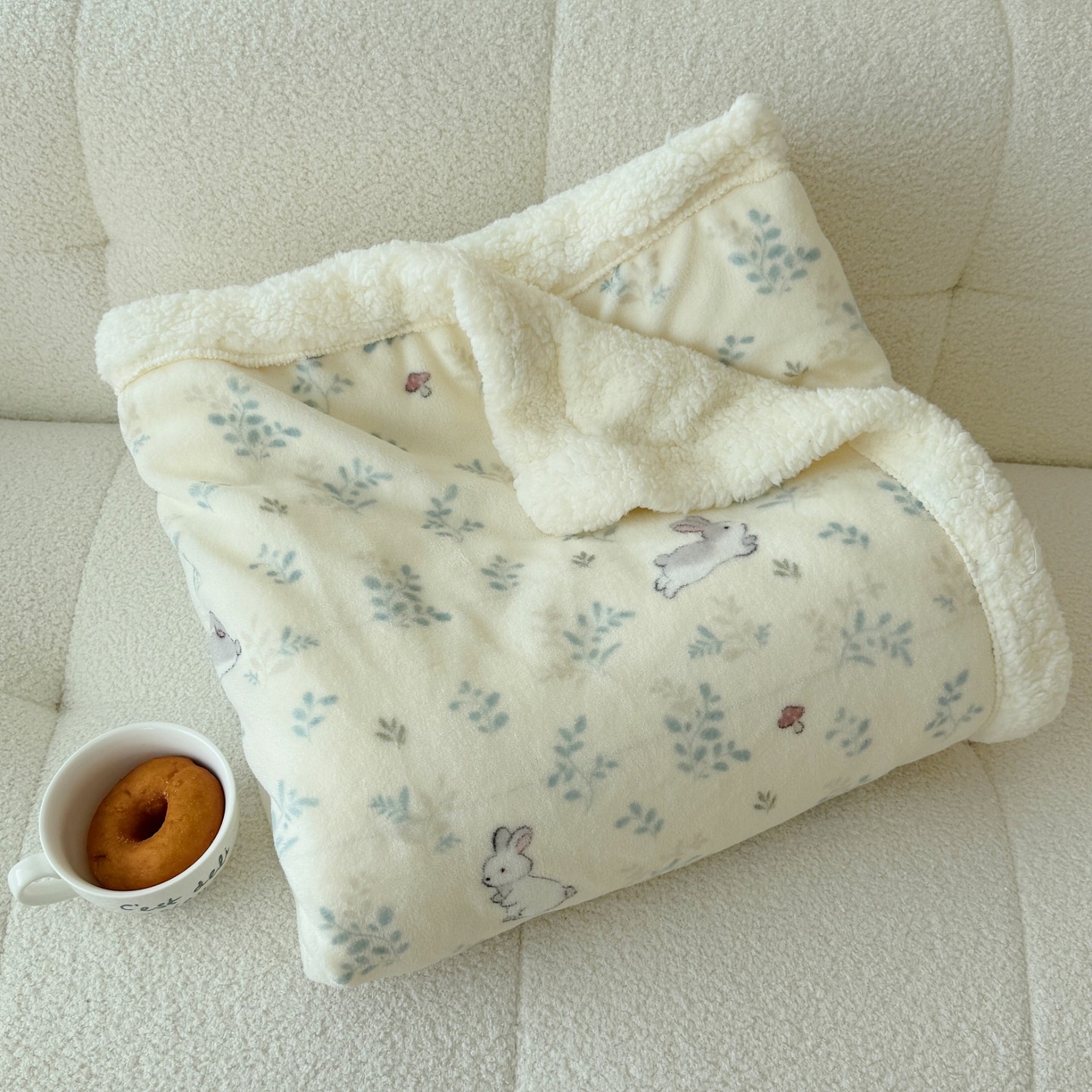 91家纺网 家纺一手货源 找家纺 顾里家纺 2025新款ins韩系少女牛奶羊羔绒盖毯毛毯 碎花兔兔