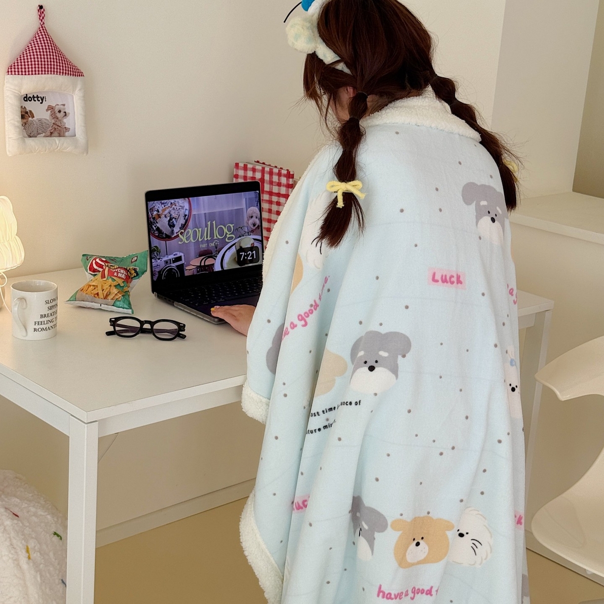 91家纺网 家纺一手货源 找家纺 顾里家纺 2025新款ins韩系少女牛奶羊羔绒盖毯毛毯 ins狗狗