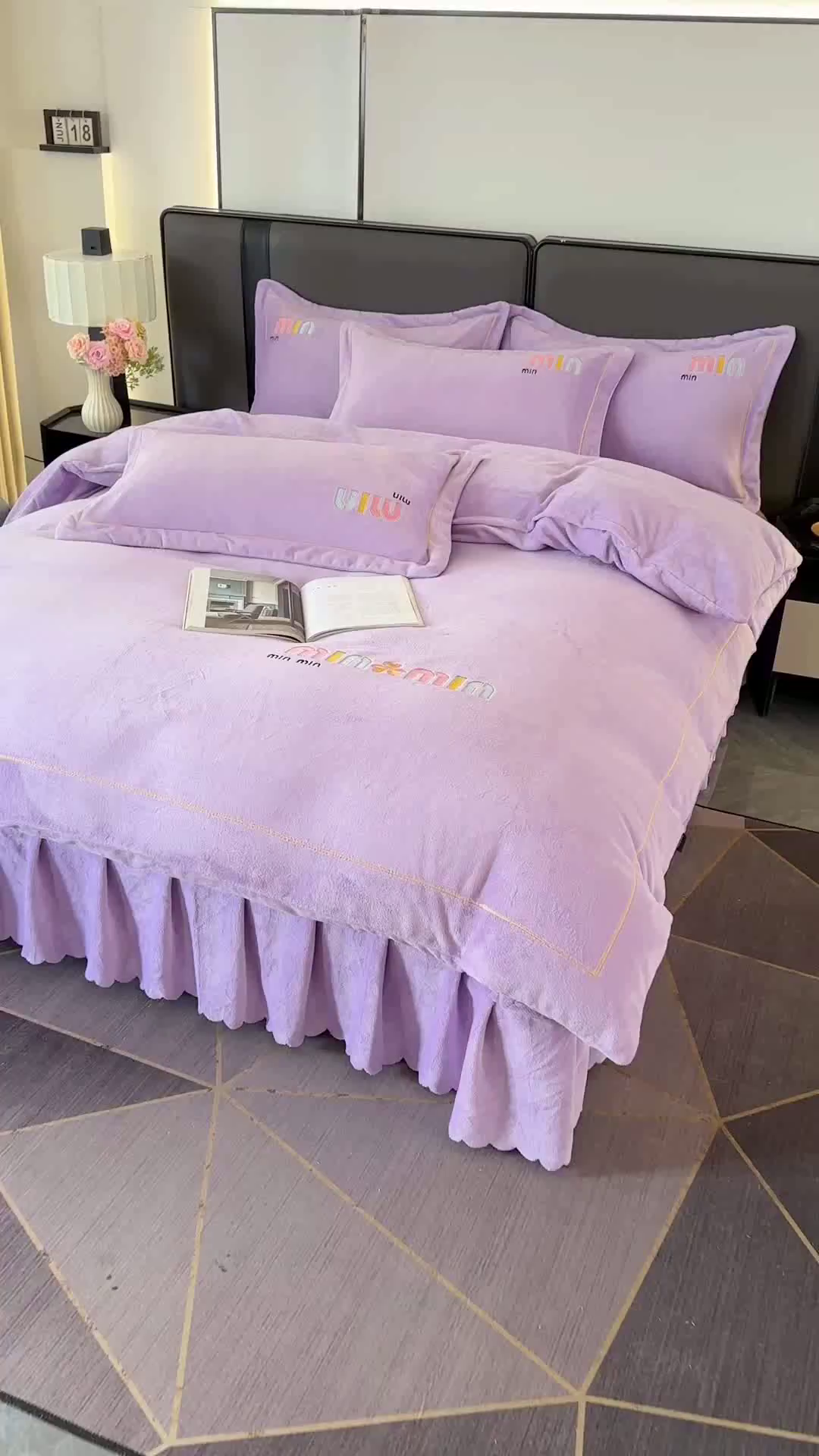 91家纺网 家纺一手货源 找家纺 柏薇 2025新款高克重牛奶绒绣花床盖四件套-缪系列 梦幻紫
