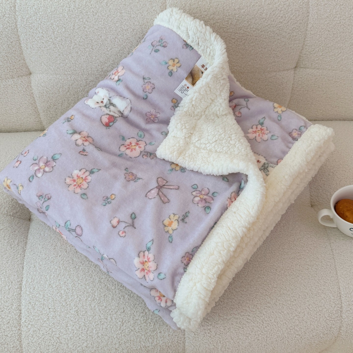 91家纺网 家纺一手货源 找家纺 顾里家纺 2025新款ins韩系少女牛奶羊羔绒盖毯毛毯 碎花喵