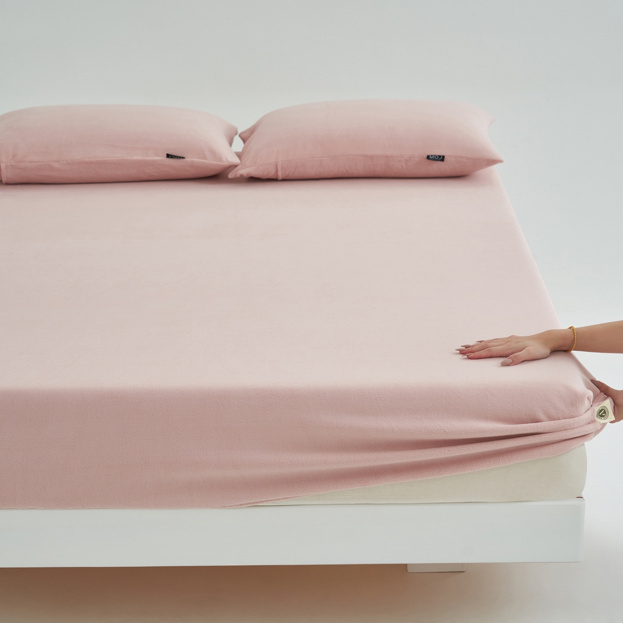 91家纺网 家纺一手货源 找家纺 寐绸家纺 2025新款牛奶绒纯色暖绒床笠 暖绒床笠-豆沙