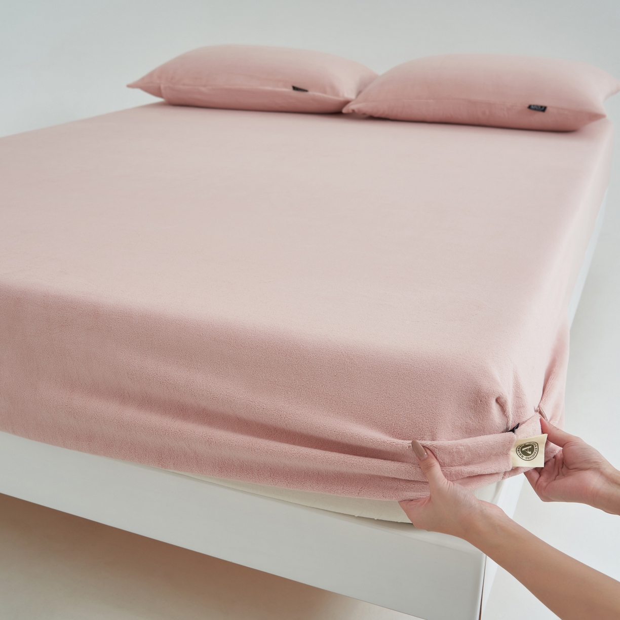 91家纺网 家纺一手货源 找家纺 寐绸家纺 2025新款牛奶绒纯色暖绒床笠 暖绒床笠-豆沙