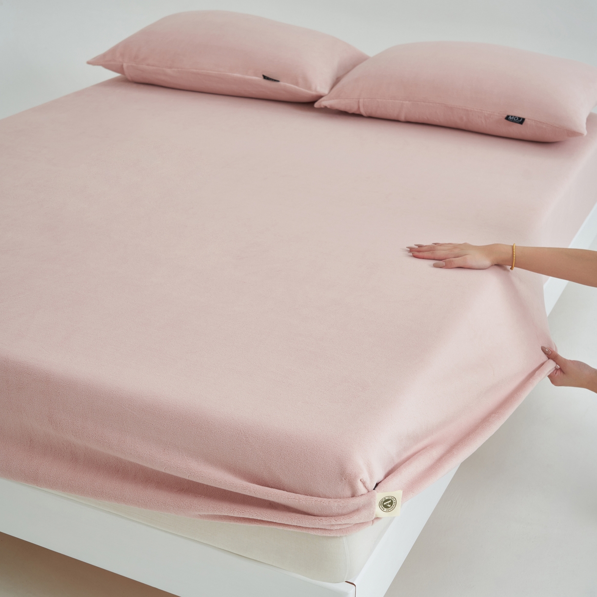 91家纺网 家纺一手货源 找家纺 寐绸家纺 2025新款牛奶绒纯色暖绒床笠 暖绒床笠-豆沙