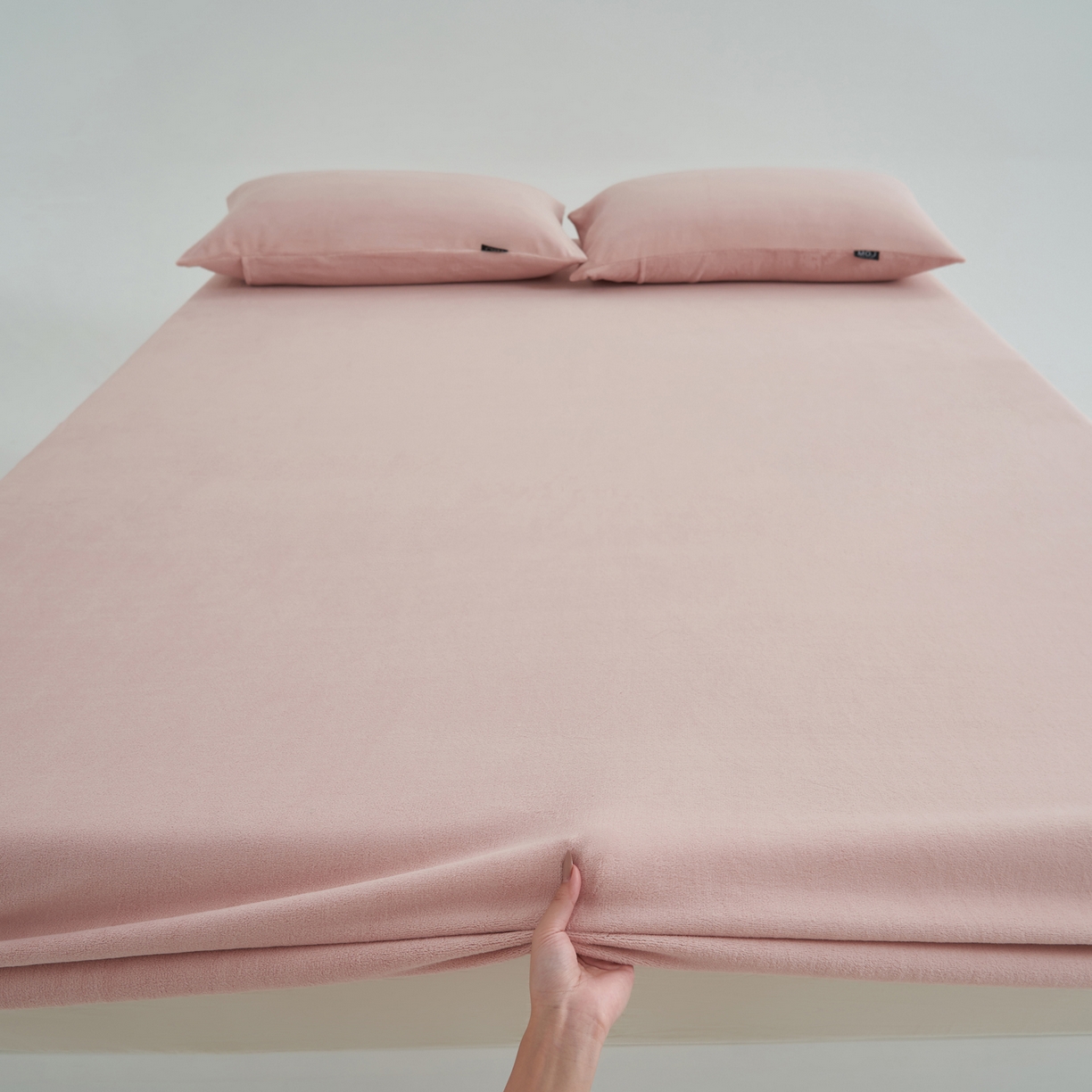 91家纺网 家纺一手货源 找家纺 寐绸家纺 2025新款牛奶绒纯色暖绒床笠 暖绒床笠-豆沙