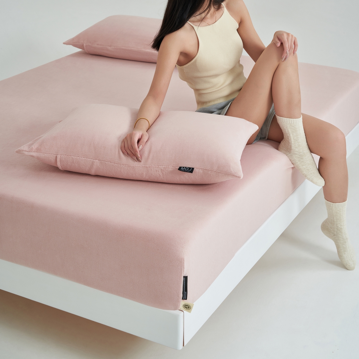 91家纺网 家纺一手货源 找家纺 寐绸家纺 2025新款牛奶绒纯色暖绒床笠 暖绒床笠-豆沙