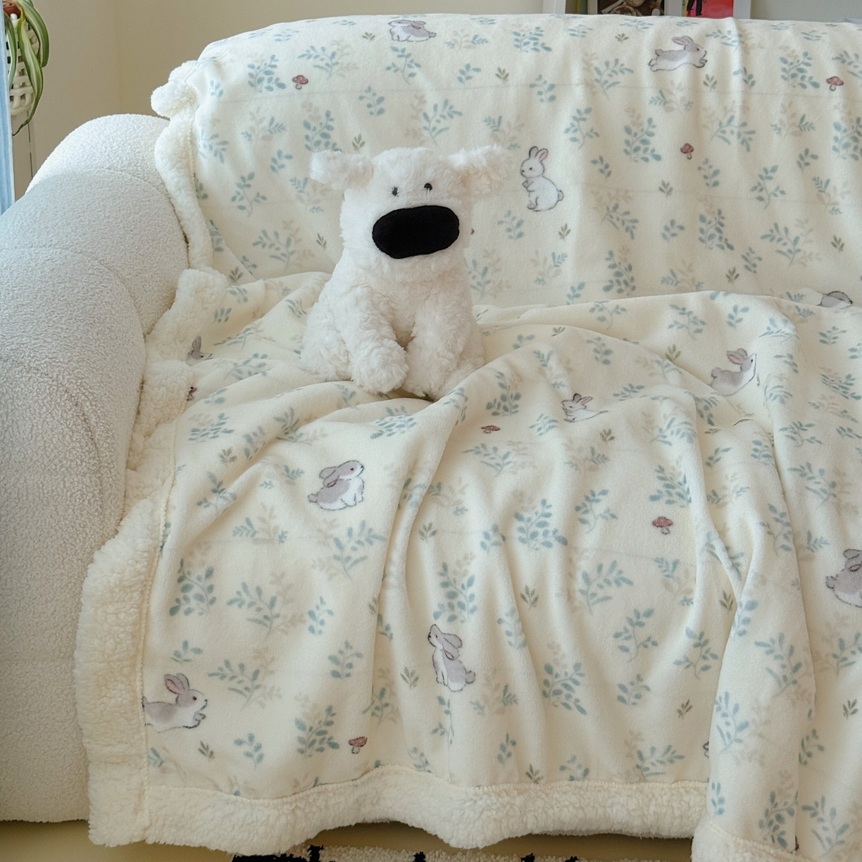 91家纺网 家纺一手货源 找家纺 顾里家纺 2025新款ins韩系少女牛奶羊羔绒盖毯毛毯 碎花兔兔