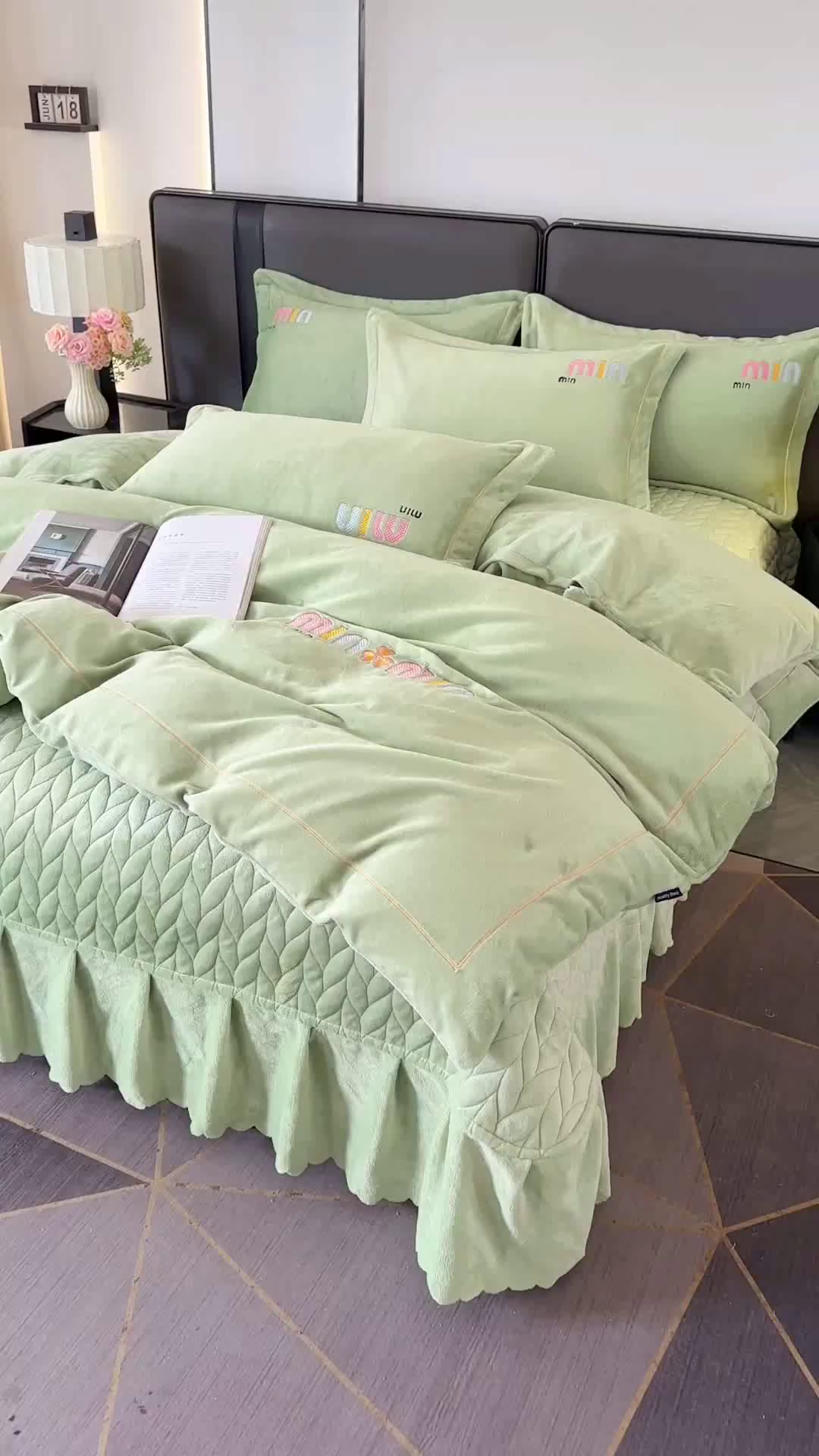 91家纺网 家纺一手货源 找家纺 柏薇 2025新款高克重牛奶绒绣花床盖四件套-缪系列 清新绿
