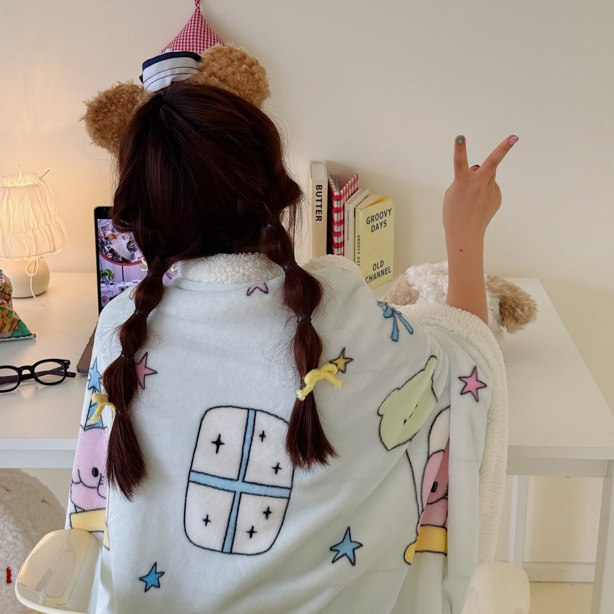 91家纺网 家纺一手货源 找家纺 顾里家纺 2025新款ins韩系少女牛奶羊羔绒盖毯毛毯 漫画小熊