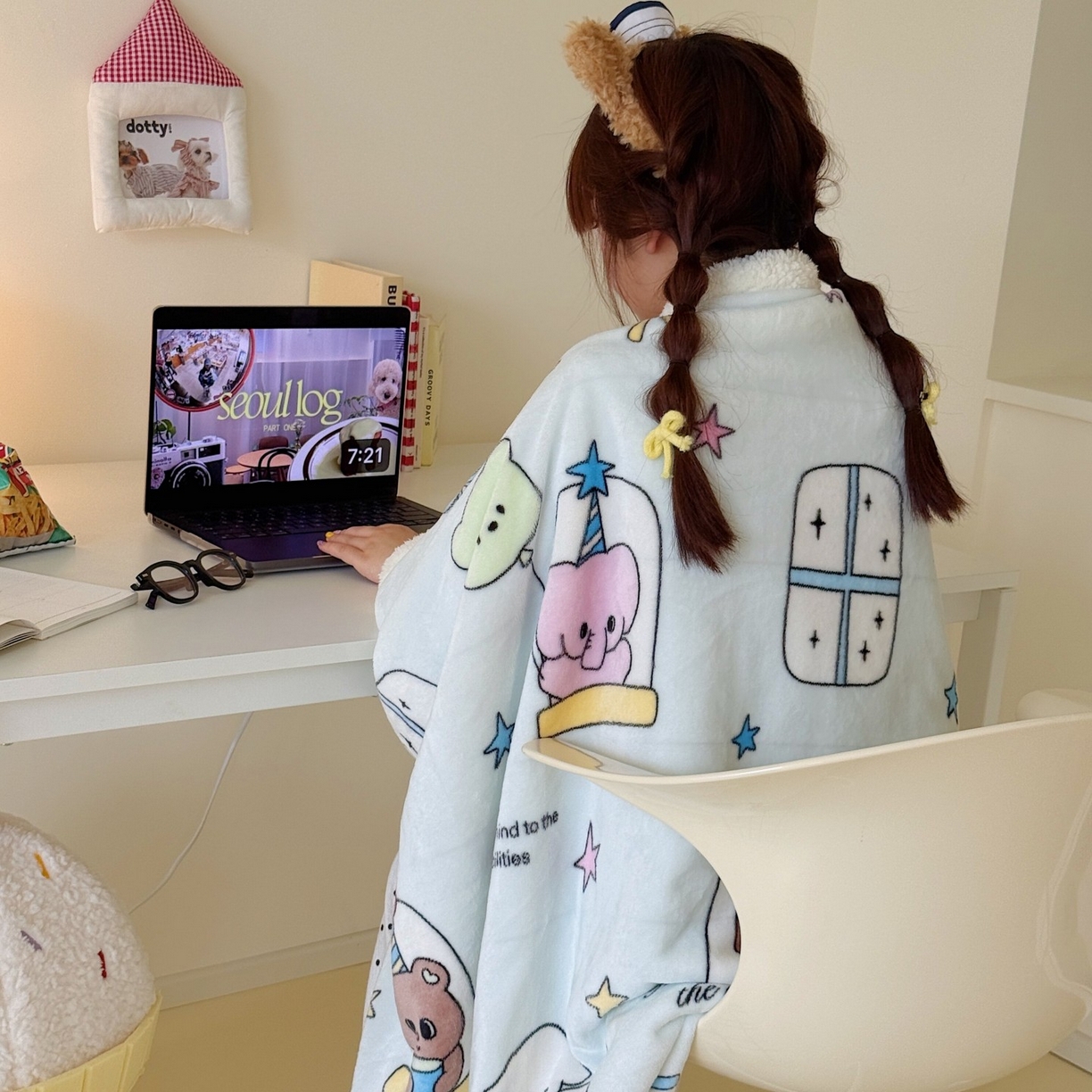 91家纺网 家纺一手货源 找家纺 顾里家纺 2025新款ins韩系少女牛奶羊羔绒盖毯毛毯 漫画小熊