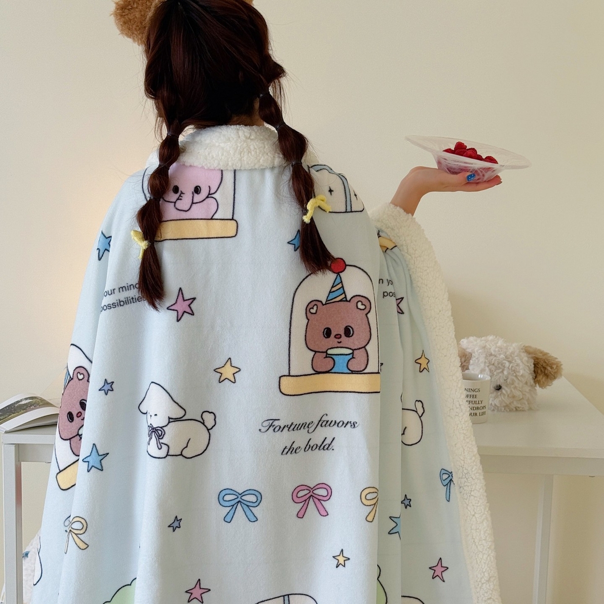 91家纺网 家纺一手货源 找家纺 顾里家纺 2025新款ins韩系少女牛奶羊羔绒盖毯毛毯 漫画小熊