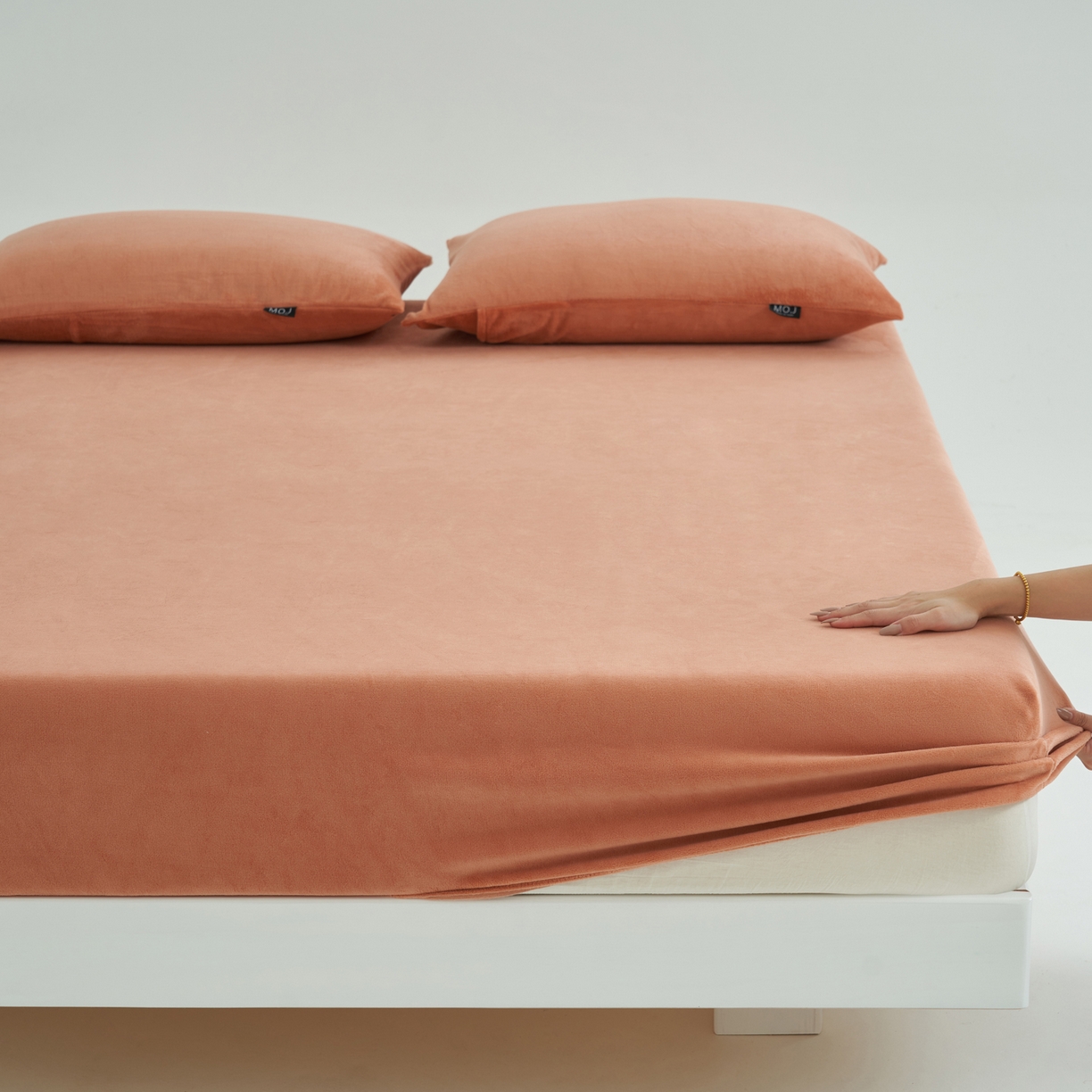 91家纺网 家纺一手货源 找家纺 寐绸家纺 2025新款牛奶绒纯色暖绒床笠 暖绒床笠-焦糖