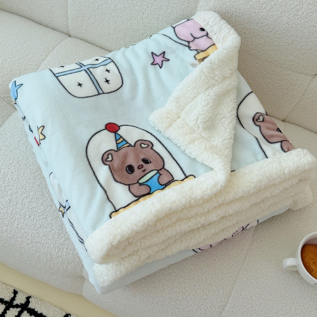 91家纺网 家纺一手货源 找家纺 顾里家纺 2025新款ins韩系少女牛奶羊羔绒盖毯毛毯 漫画小熊