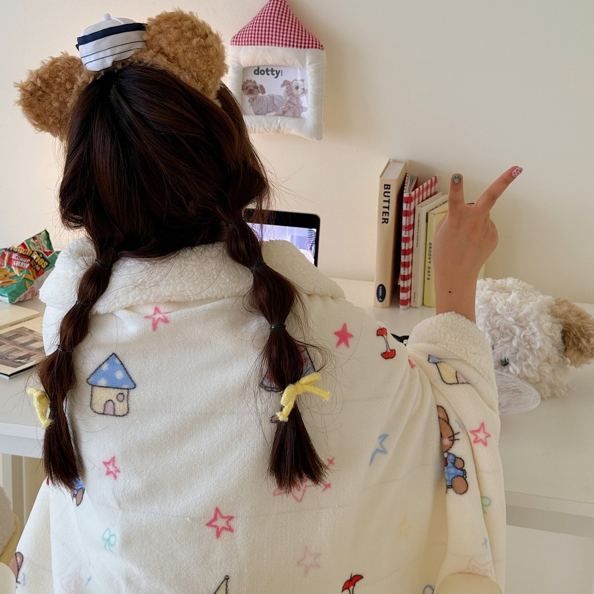 91家纺网 家纺一手货源 找家纺 顾里家纺 2025新款ins韩系少女牛奶羊羔绒盖毯毛毯 画板猫咪