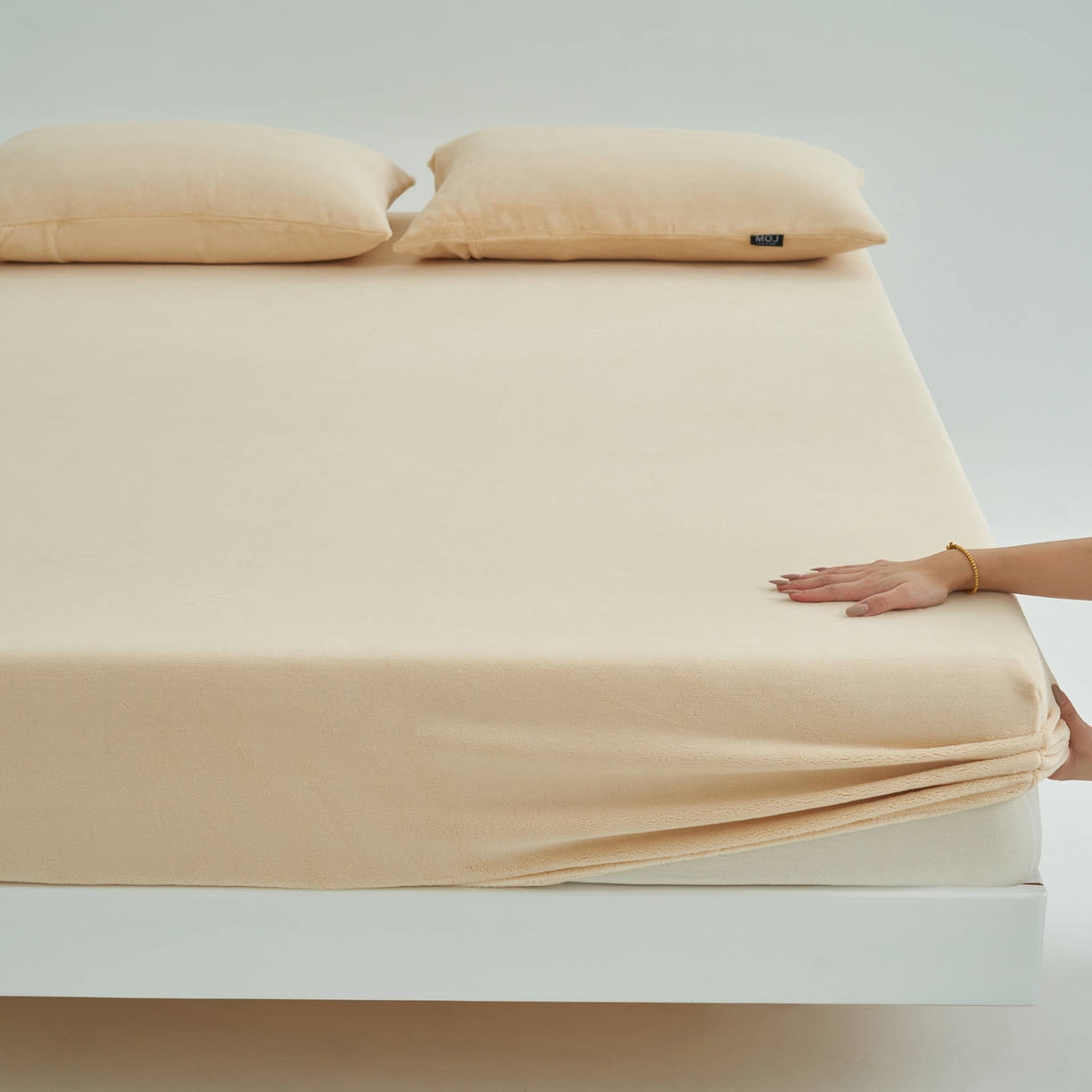 91家纺网 家纺一手货源 找家纺 寐绸家纺 2025新款牛奶绒纯色暖绒床笠 暖绒床笠-米金