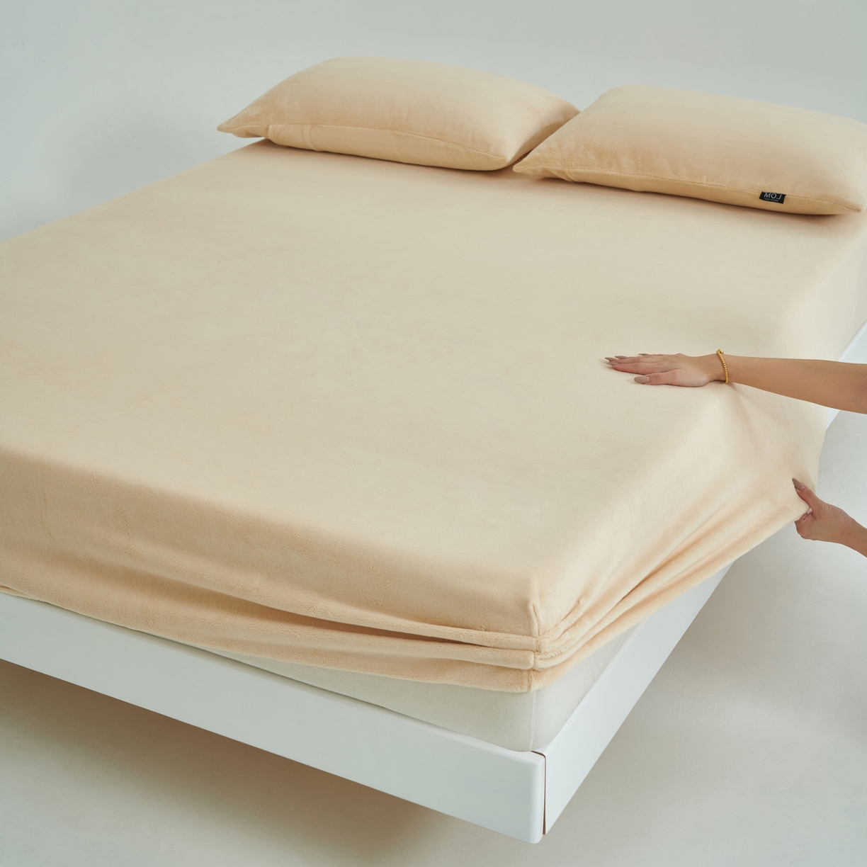 91家纺网 家纺一手货源 找家纺 寐绸家纺 2025新款牛奶绒纯色暖绒床笠 暖绒床笠-米金