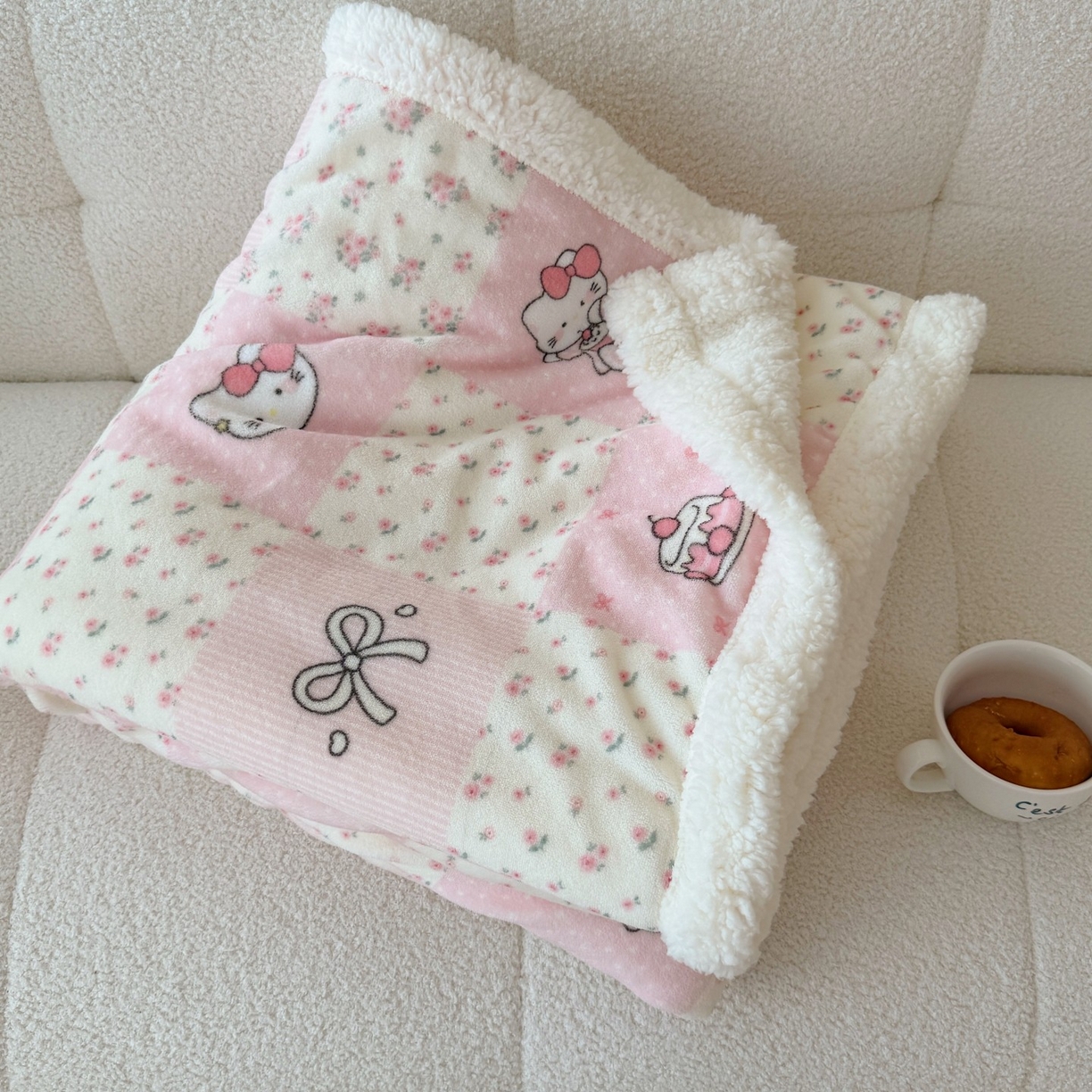 91家纺网 家纺一手货源 找家纺 顾里家纺 2025新款ins韩系少女牛奶羊羔绒盖毯毛毯 碎花拼接猫咪