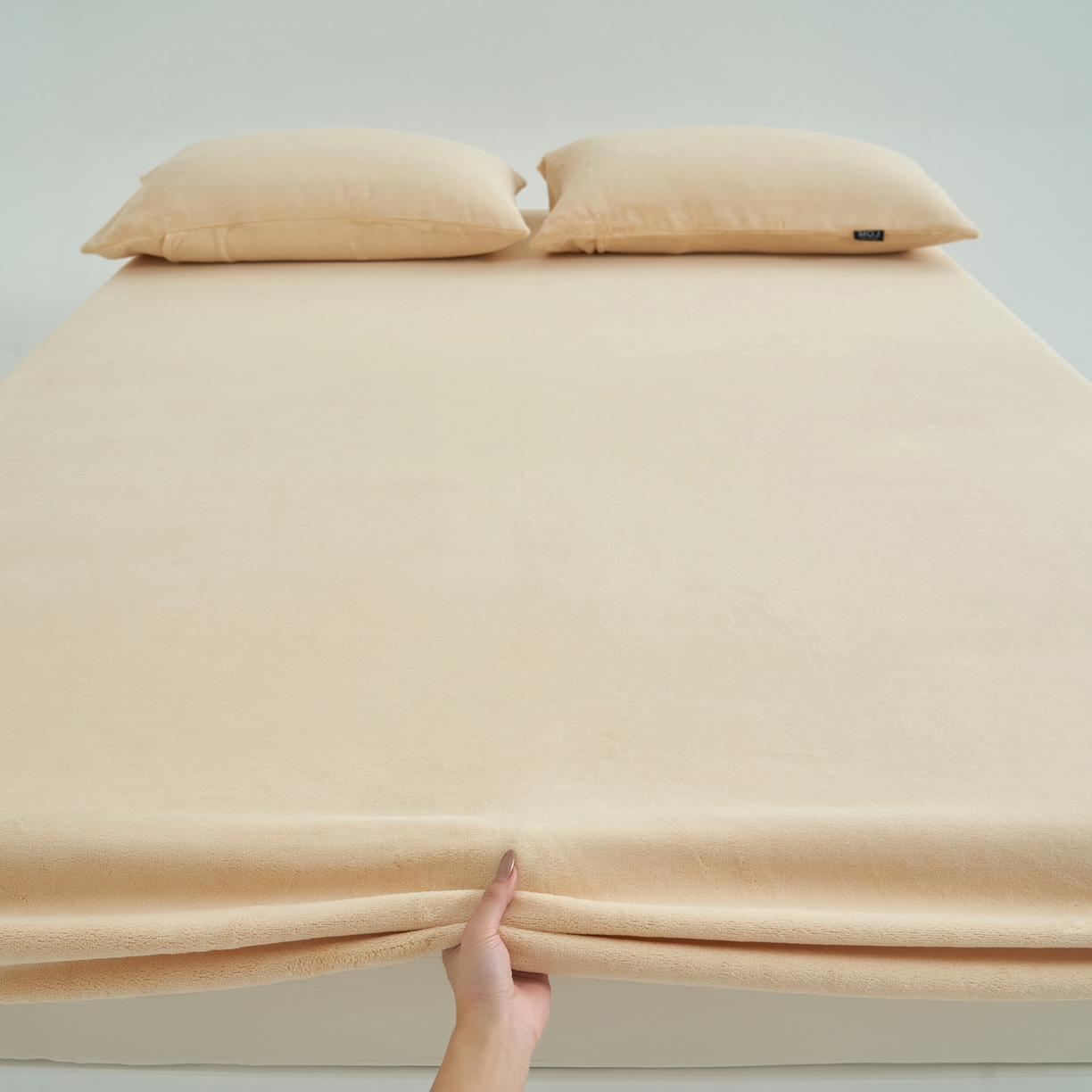 91家纺网 家纺一手货源 找家纺 寐绸家纺 2025新款牛奶绒纯色暖绒床笠 暖绒床笠-米金