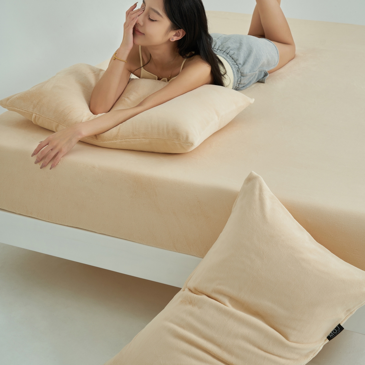 91家纺网 家纺一手货源 找家纺 寐绸家纺 2025新款牛奶绒纯色暖绒床笠 暖绒床笠-米金