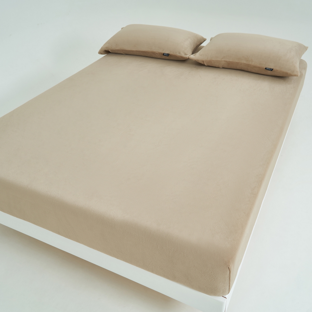 91家纺网 家纺一手货源 找家纺 寐绸家纺 2025新款牛奶绒纯色暖绒床笠 暖绒床笠-米驼