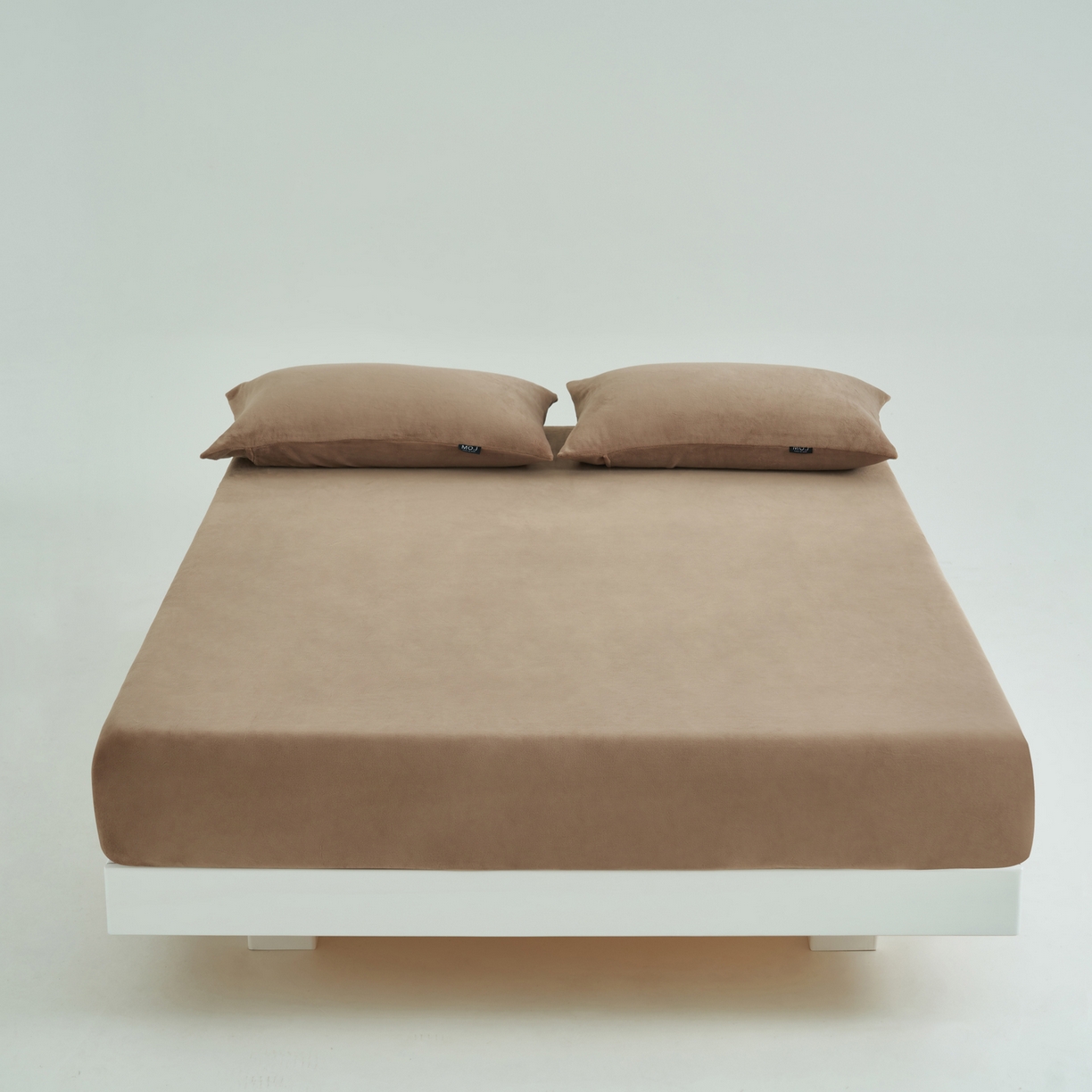 91家纺网 家纺一手货源 找家纺 寐绸家纺 2025新款牛奶绒纯色暖绒床笠 暖绒床笠-奶茶咖