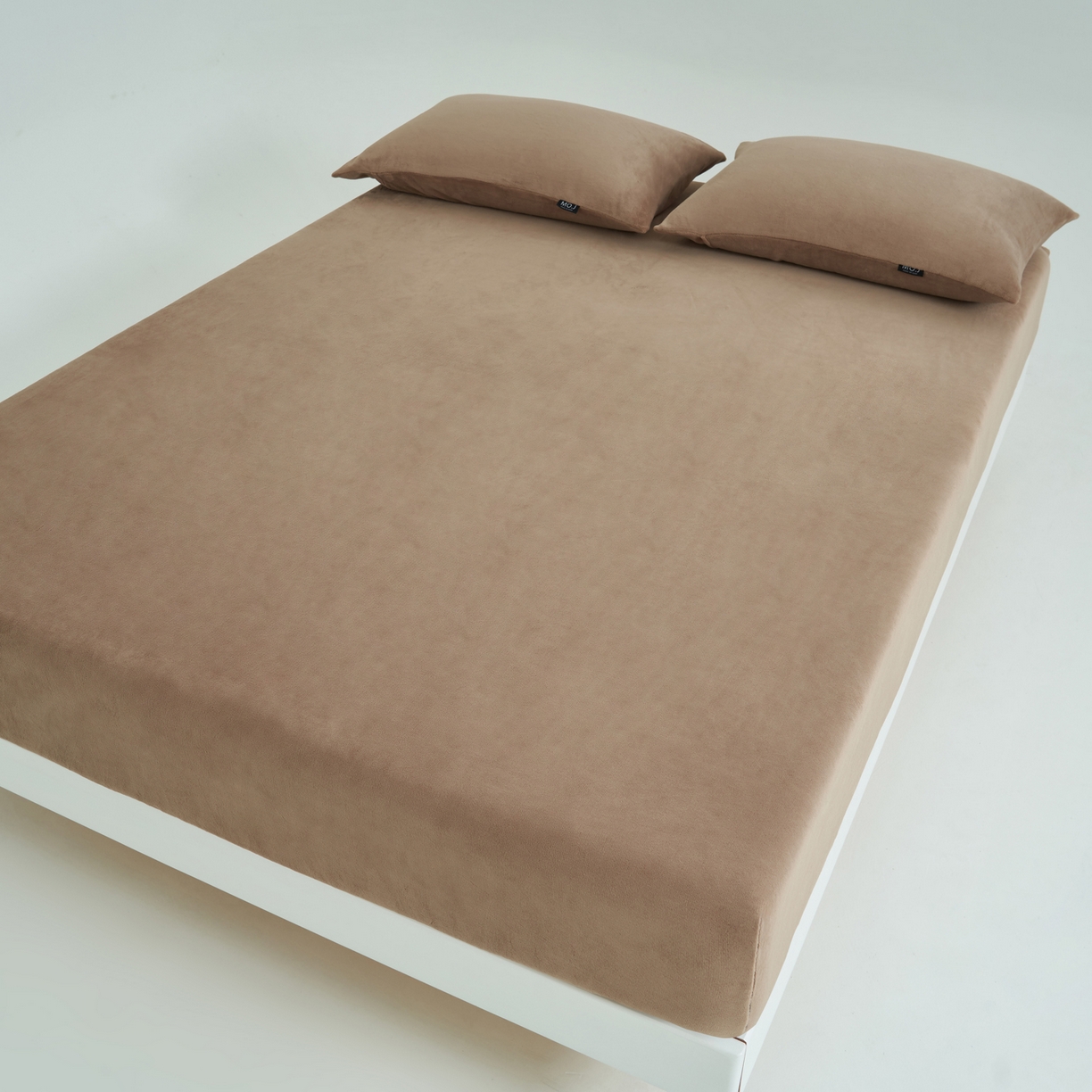 91家纺网 家纺一手货源 找家纺 寐绸家纺 2025新款牛奶绒纯色暖绒床笠 暖绒床笠-奶茶咖