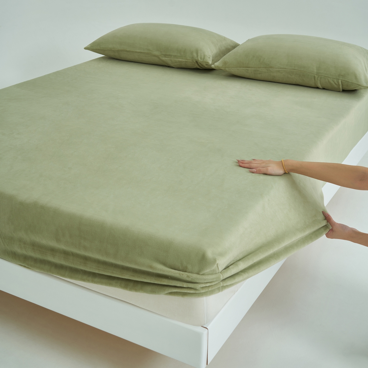 91家纺网 家纺一手货源 找家纺 寐绸家纺 2025新款牛奶绒纯色暖绒床笠 暖绒床笠-牛油果绿