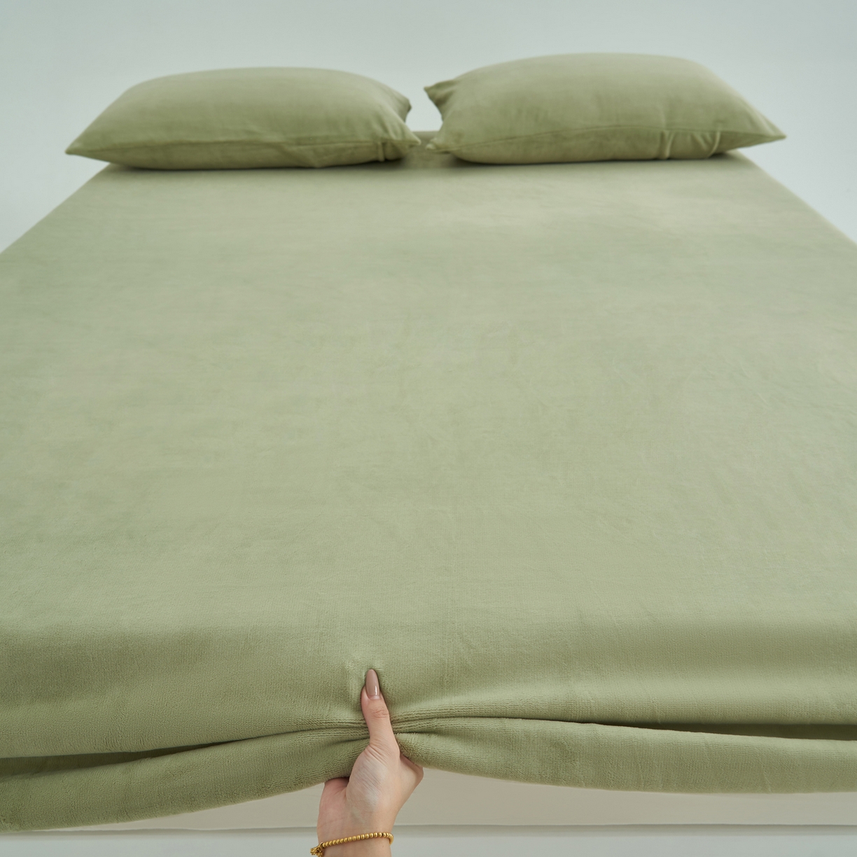 91家纺网 家纺一手货源 找家纺 寐绸家纺 2025新款牛奶绒纯色暖绒床笠 暖绒床笠-牛油果绿