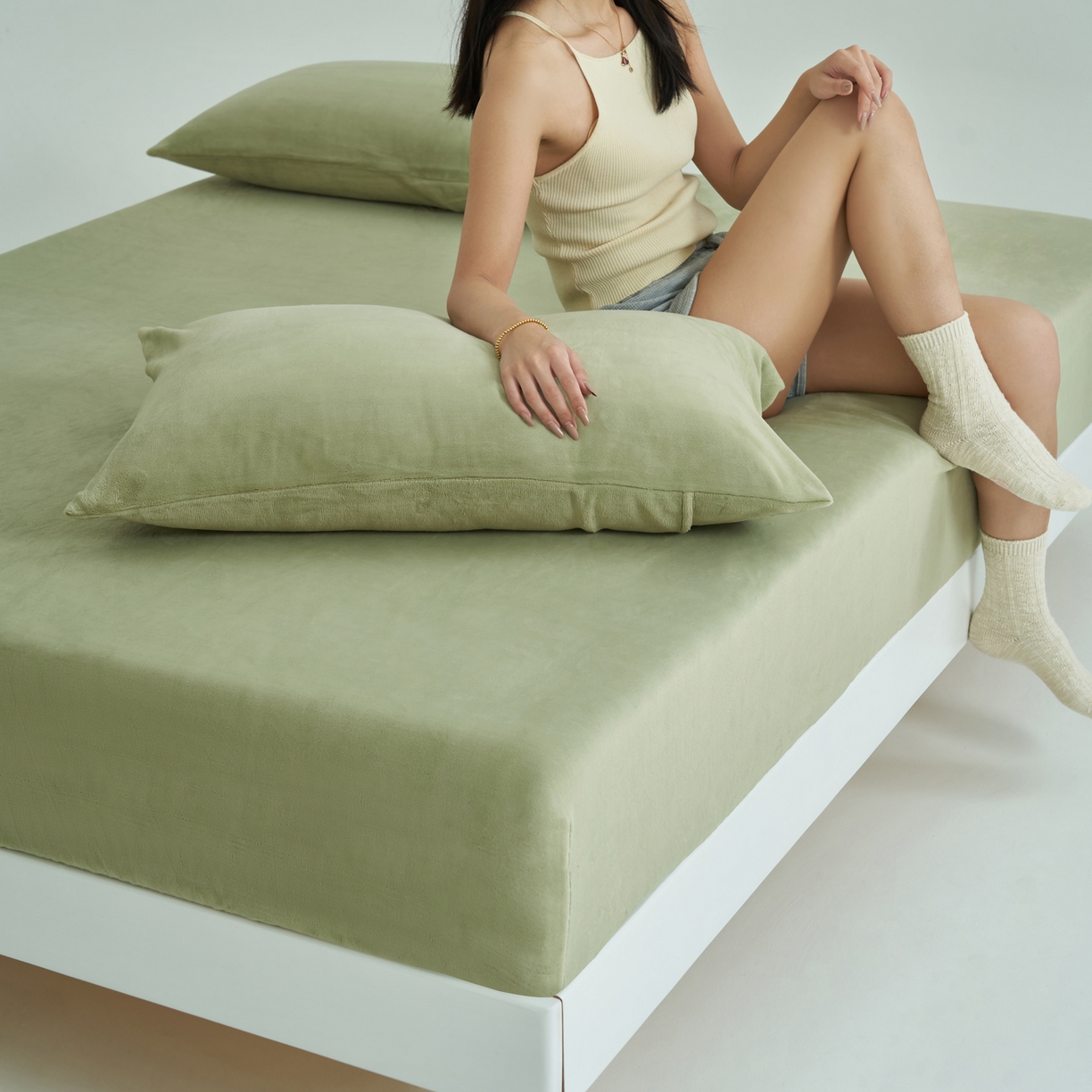 91家纺网 家纺一手货源 找家纺 寐绸家纺 2025新款牛奶绒纯色暖绒床笠 暖绒床笠-牛油果绿