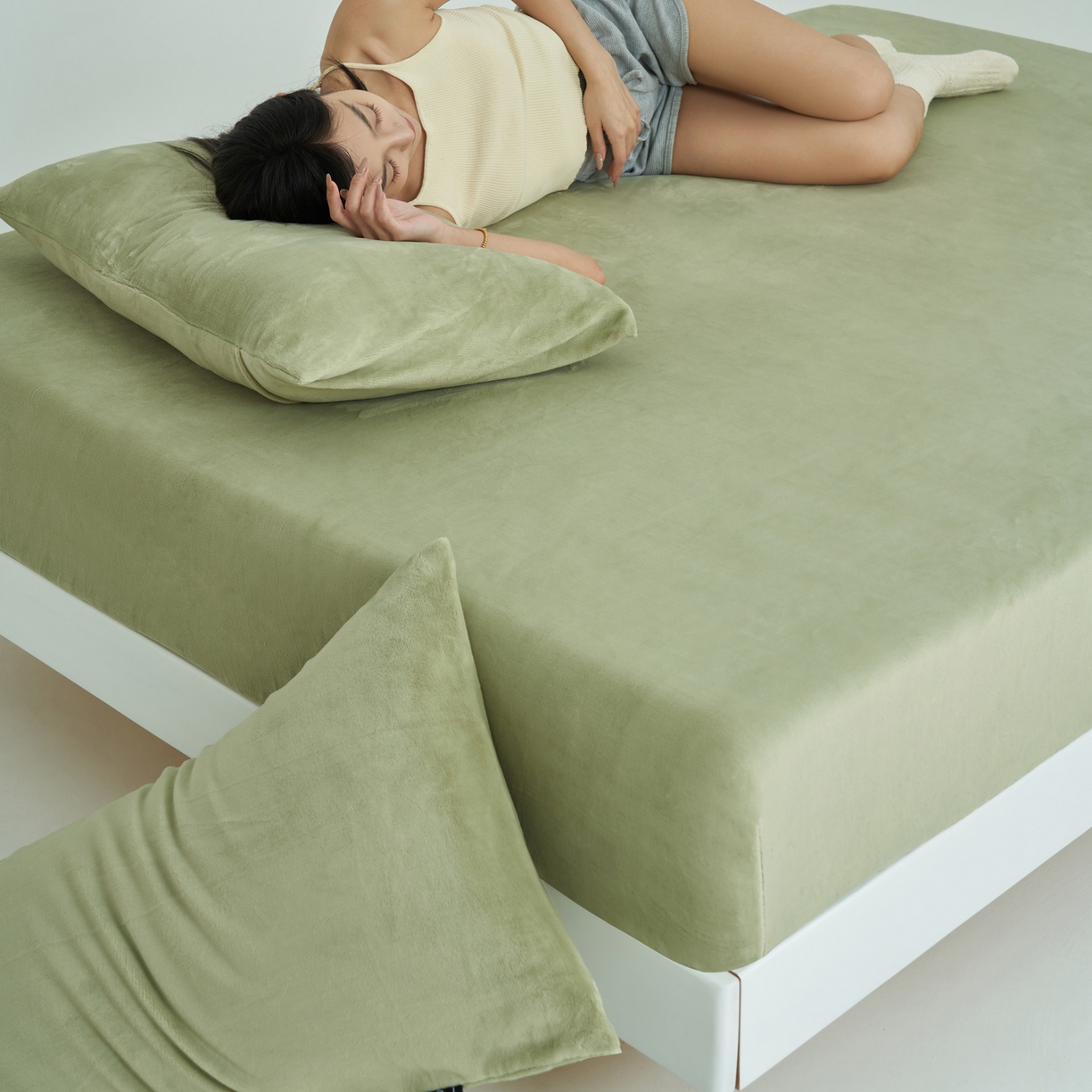 91家纺网 家纺一手货源 找家纺 寐绸家纺 2025新款牛奶绒纯色暖绒床笠 暖绒床笠-牛油果绿