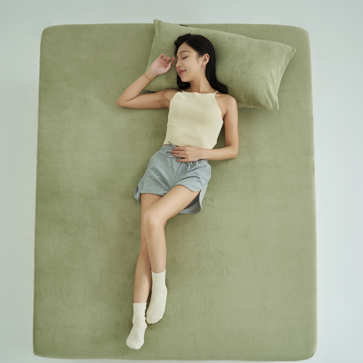 91家纺网 家纺一手货源 找家纺 寐绸家纺 2025新款牛奶绒纯色暖绒床笠 暖绒床笠-牛油果绿