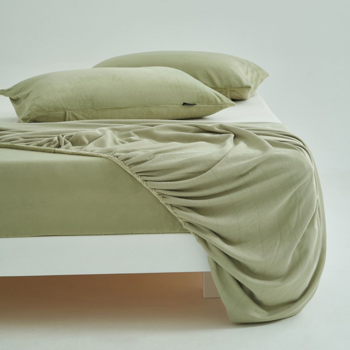 91家纺网 家纺一手货源 找家纺 寐绸家纺 2025新款牛奶绒纯色暖绒床笠 暖绒床笠-牛油果绿