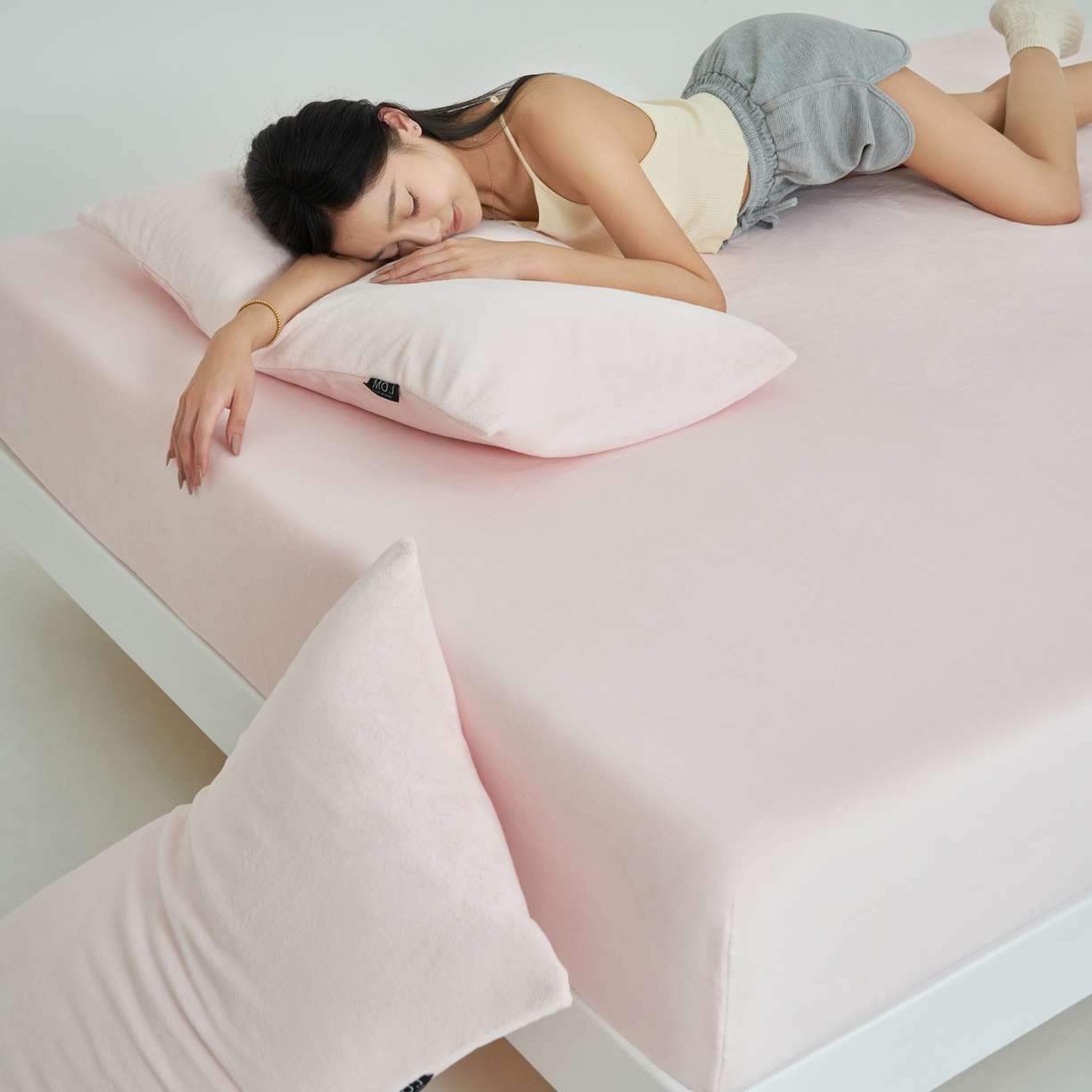 91家纺网 家纺一手货源 找家纺 寐绸家纺 2025新款牛奶绒纯色暖绒床笠 暖绒床笠-浅粉