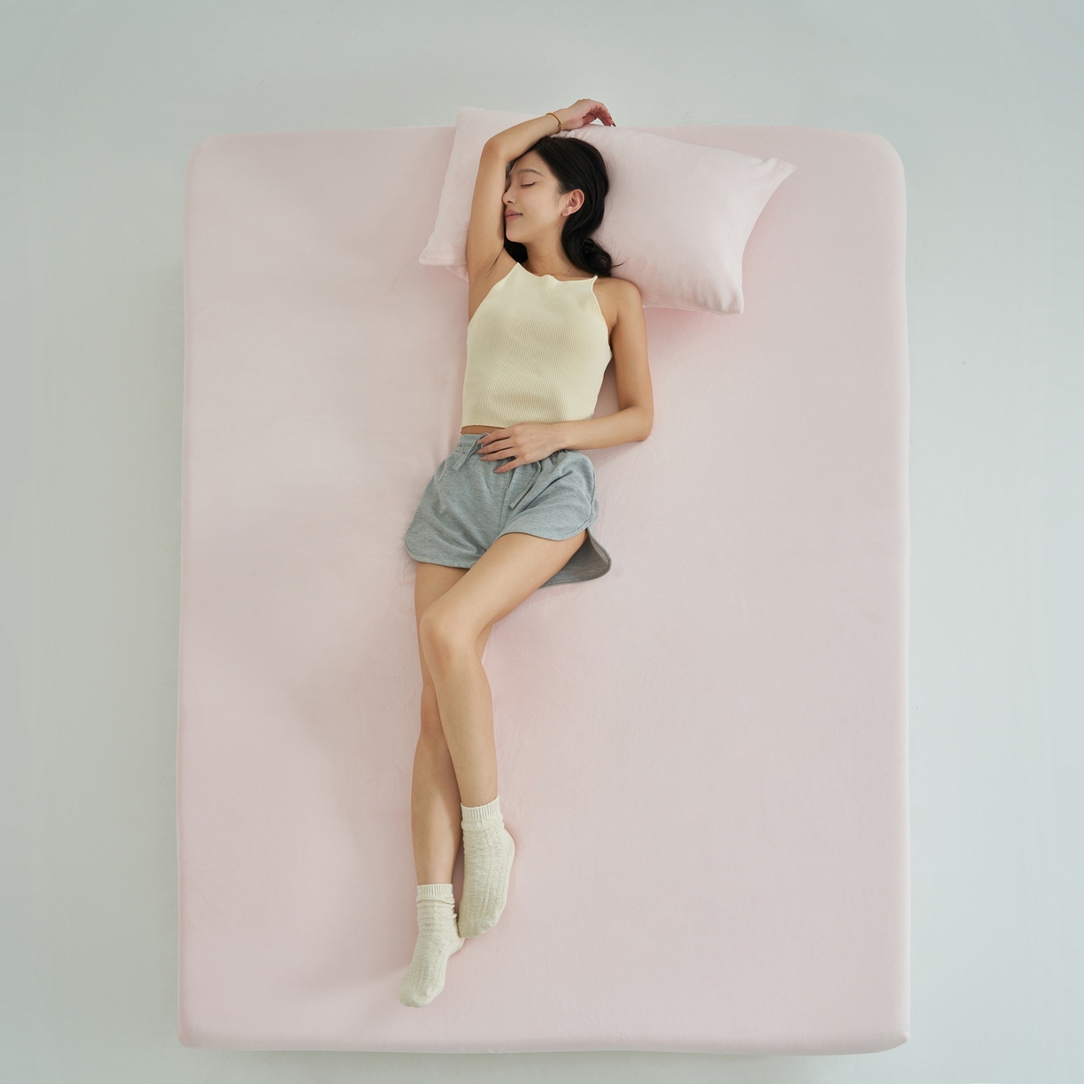 91家纺网 家纺一手货源 找家纺 寐绸家纺 2025新款牛奶绒纯色暖绒床笠 暖绒床笠-浅粉