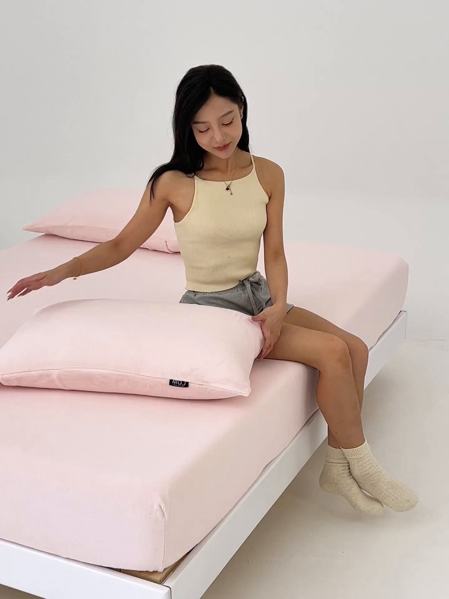 91家纺网 家纺一手货源 找家纺 寐绸家纺 2025新款牛奶绒纯色暖绒床笠 暖绒床笠-浅粉