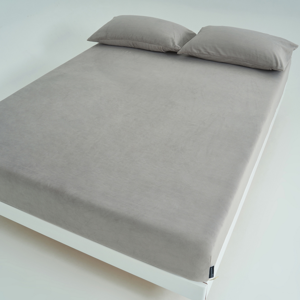 91家纺网 家纺一手货源 找家纺 寐绸家纺 2025新款牛奶绒纯色暖绒床笠 暖绒床笠-浅灰