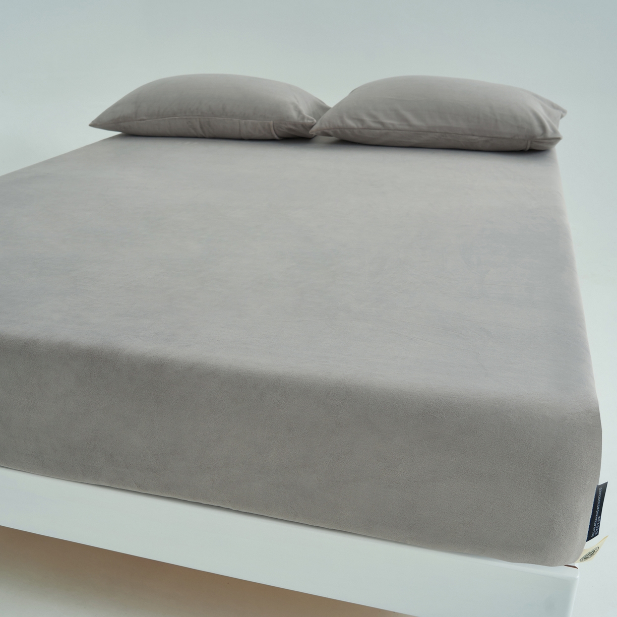 91家纺网 家纺一手货源 找家纺 寐绸家纺 2025新款牛奶绒纯色暖绒床笠 暖绒床笠-浅灰