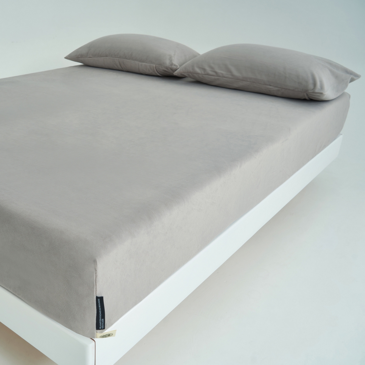 91家纺网 家纺一手货源 找家纺 寐绸家纺 2025新款牛奶绒纯色暖绒床笠 暖绒床笠-浅灰